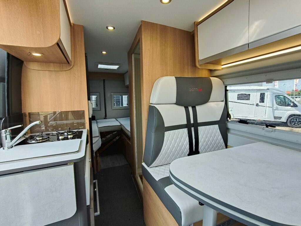 GiottiVan 64G lengtebedden automaat buscamper Rapido groep (9) verkleind